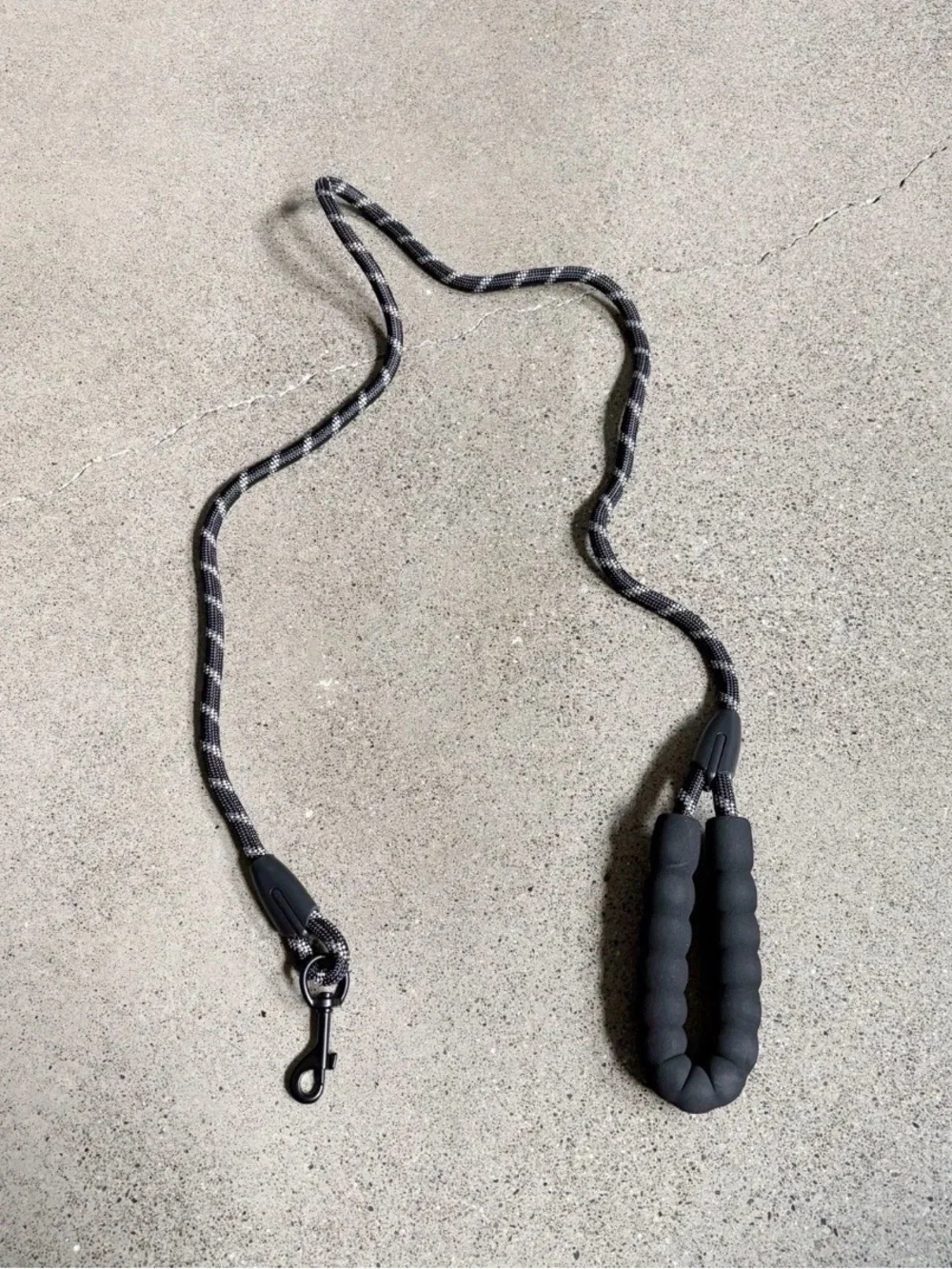 Padded Handle Rope Dog Leash in Black and Gray